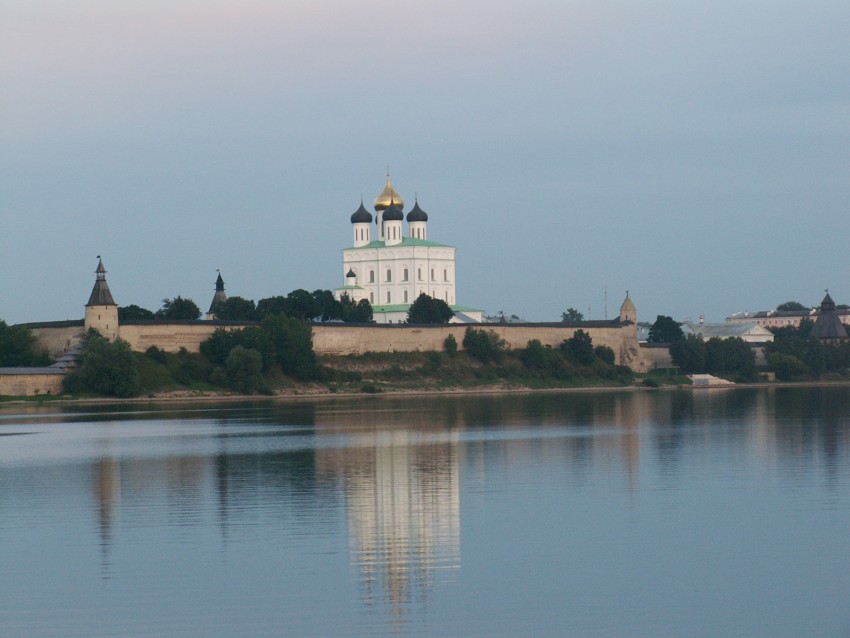 Псков. Кром. художественные фотографии, вид на Кремль на закате