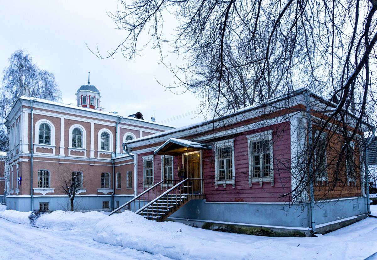 Домовая церковь Воскресения Словущего при бывшей Покровской общине сестёр милосердия, Сокольники (Восточный административный округ (ВАО), г. Москва). фасады