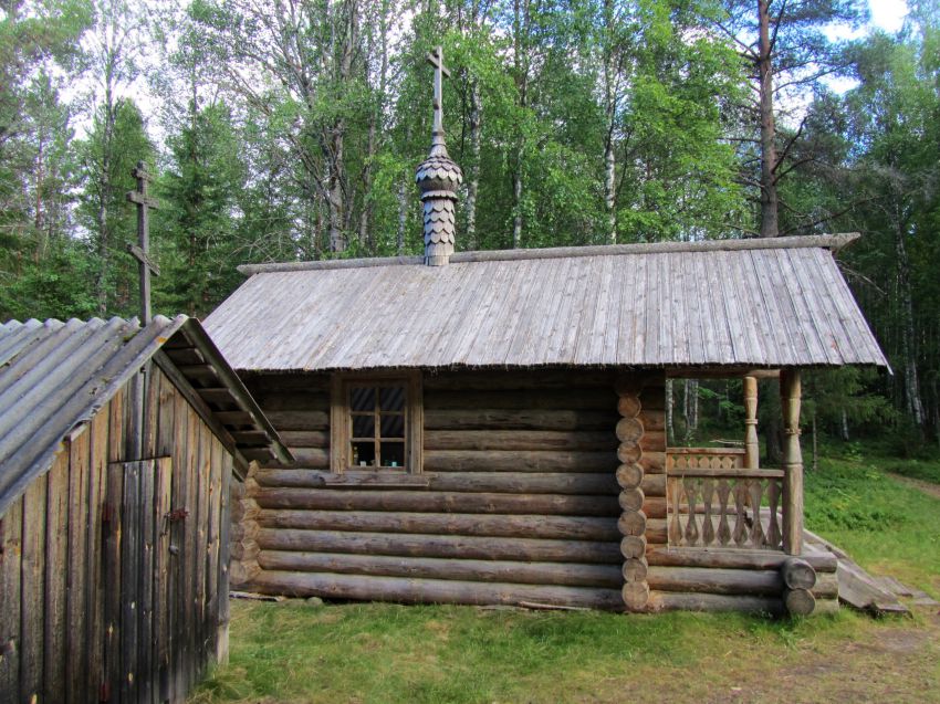Часовня Ксении Петербургской, Морщихинская (Лёкшмозеро) (Каргопольский район, Архангельская область). фасады, вид с севера, слева часовня Богородицы-целительницы 