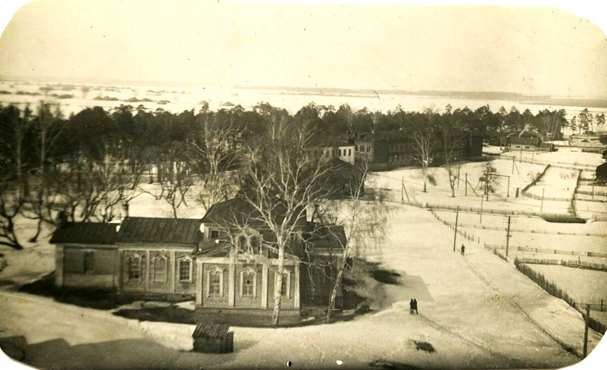 Церковь Николая Чудотворца, Спас-Клепики (Клепиковский район, Рязанская область). архивная фотография, Фото церкви Николая Чудотворца с высоты птичьего полёта, выполненное в 1938-1950-х гг. С сайта: https://pastvu.com/p/251843