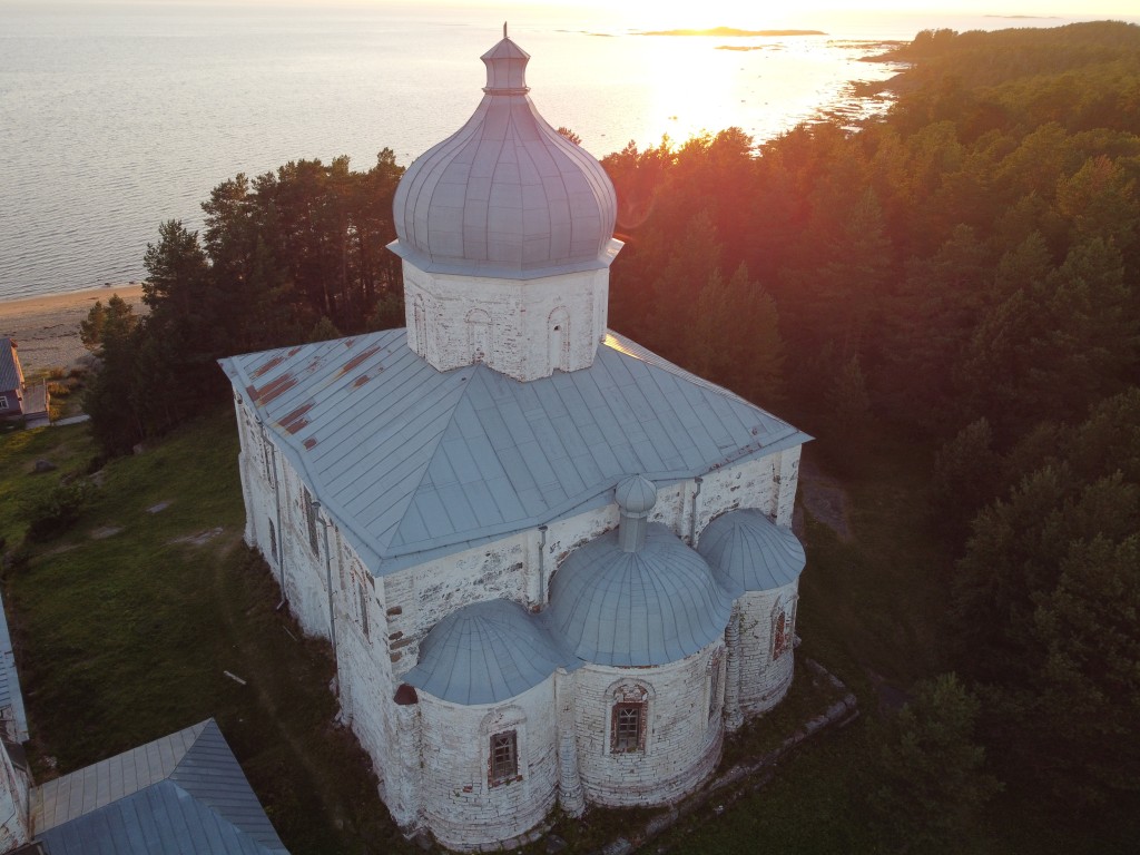 Кий-остров. Кийский Крестный монастырь. Собор Воздвижения Креста Господня. фасады