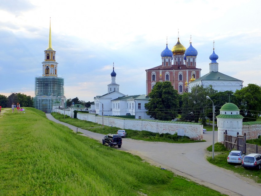 Кремль, Рязань (Рязань, город, Рязанская область). общий вид в ландшафте