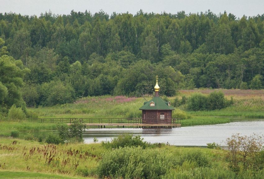 Орша. Вознесенский Оршин женский монастырь.Часовня Николая Чудотворца. общий вид в ландшафте, Вид с Волги