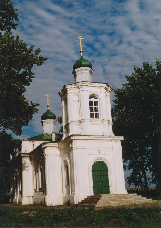 Рождественское (Лопухи). Церковь Рождества Христова. общий вид в ландшафте