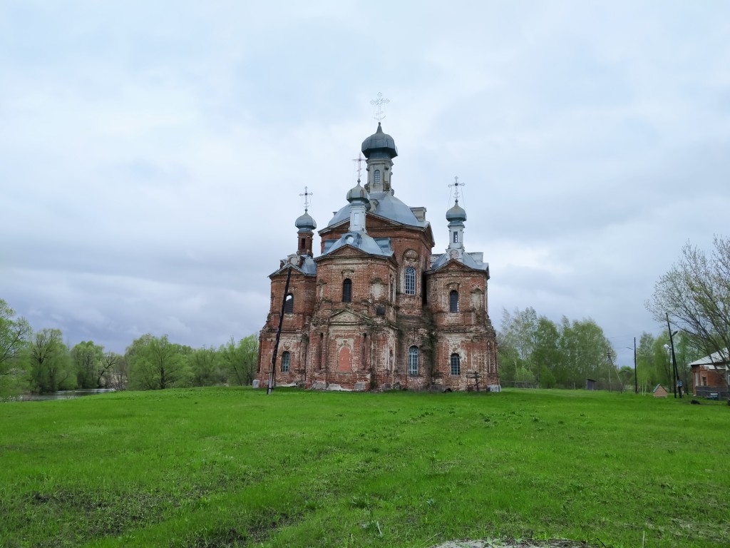 Покрово-Гагарино. Церковь Покрова Пресвятой Богородицы. общий вид в ландшафте