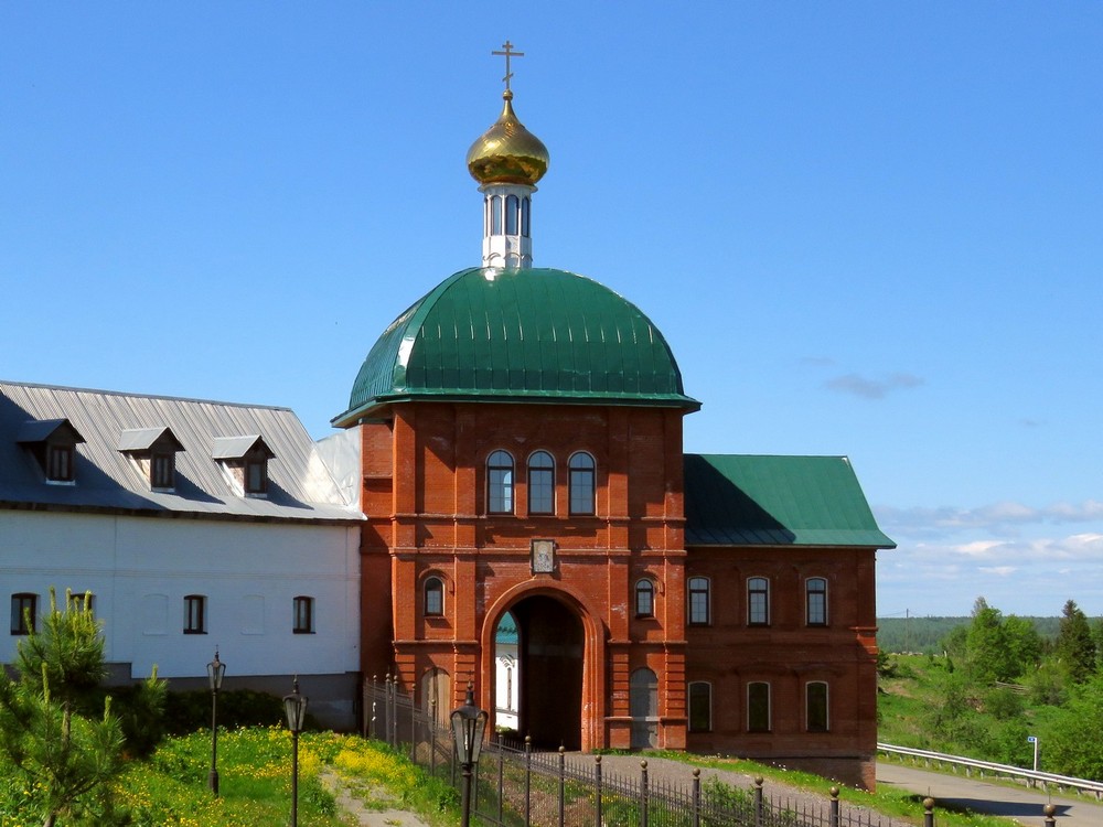 Белая Гора. Николаевский Белогорский монастырь. Церковь Спиридона Тримифунтского. фасады