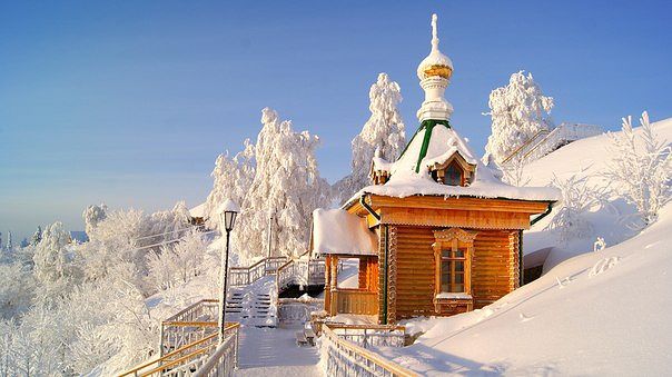 Николаевский Белогорский монастырь. Часовня Николая Чудотворца на источнике, Белая Гора (Кунгурский район и г. Кунгур, Пермский край). фасады, 6 января 2014