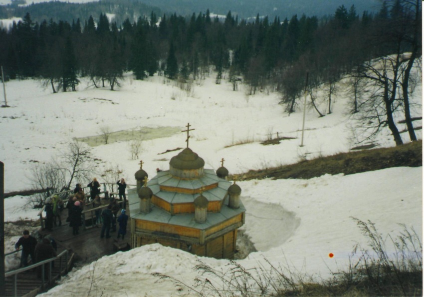 Белая Гора. Николаевский Белогорский монастырь. Часовня Николая Чудотворца на источнике. фасады, фото часовни Николая Чудотворца на Белой Горе 2006 г.