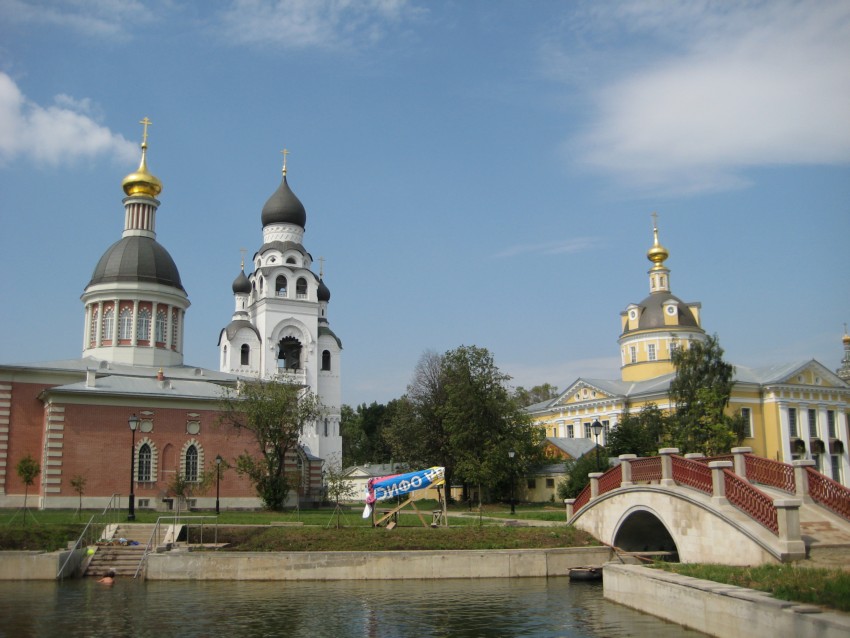 Храмовый комплекс Рогожского кладбища, Нижегородский (Юго-Восточный административный округ (ЮВАО), г. Москва). общий вид в ландшафте