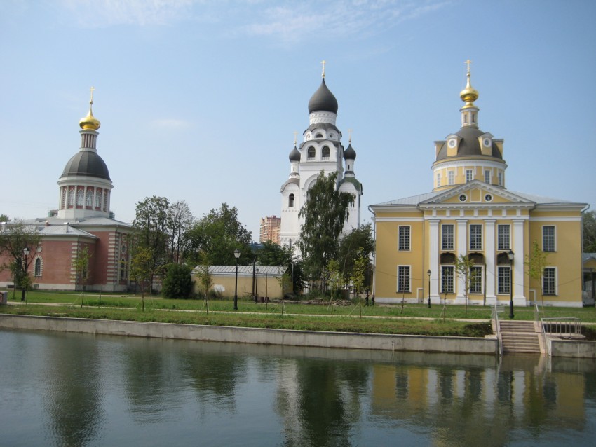 Храмовый комплекс Рогожского кладбища, Нижегородский (Юго-Восточный административный округ (ЮВАО), г. Москва). общий вид в ландшафте