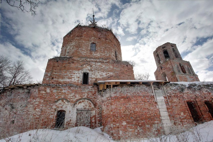 Струпна. Церковь Спаса Преображения. фасады