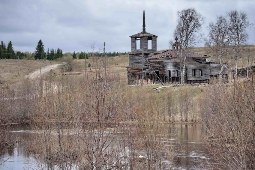 Церковь Николая Чудотворца, Ужгинская (Чердынский район, Пермский край). общий вид в ландшафте