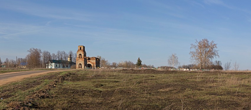 Кузовка. Церковь Успения Пресвятой Богородицы. общий вид в ландшафте, Общий вид со старым храмом и рядом расположенным новым.