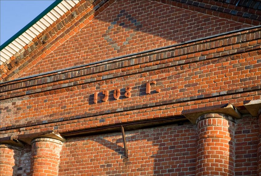 Церковь Троицы Живоначальной, Сошки (Грязинский район, Липецкая область). архитектурные детали, На фасаде дата. В тексте статьи она другая.