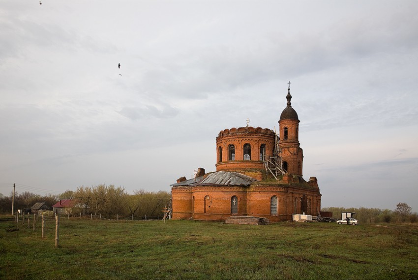 Средняя Лукавка. Церковь Космы и Дамиана. общий вид в ландшафте