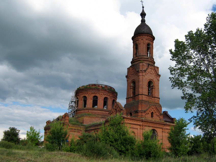Церковь Космы и Дамиана, Средняя Лукавка (Грязинский район, Липецкая область). общий вид в ландшафте
