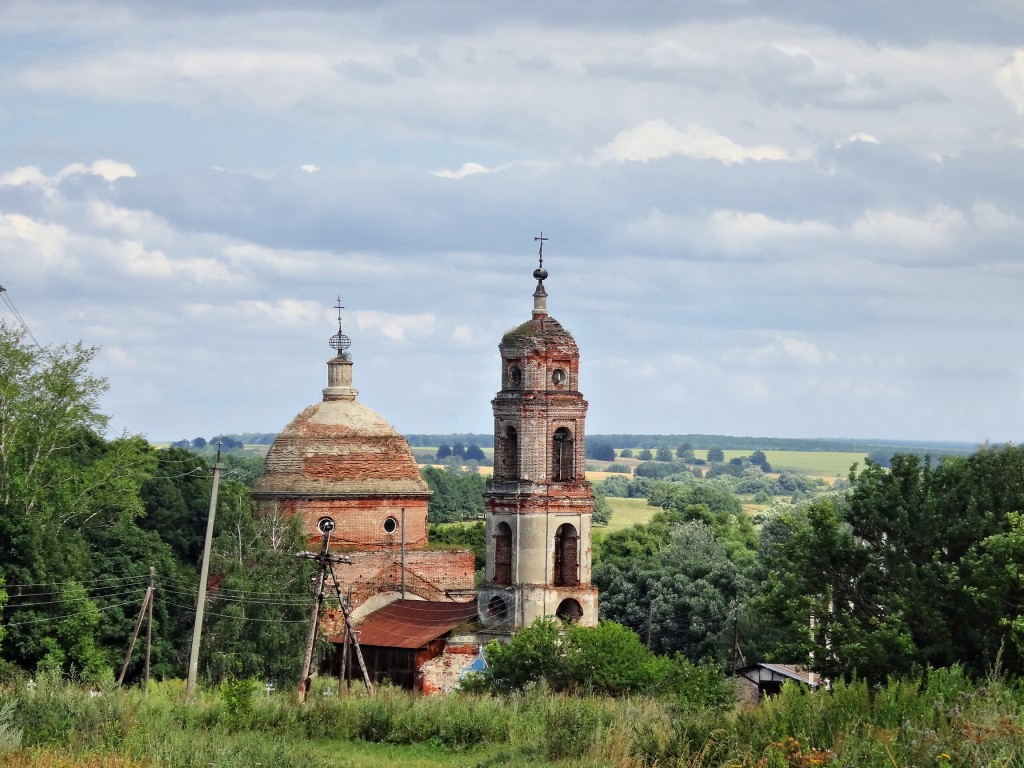 Кудрявщино. Церковь Воскресения Христова. фасады, Вид от въезда в село