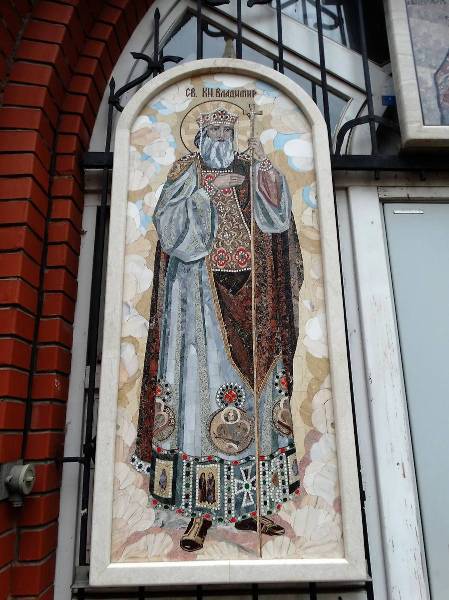 Образ в оконном проеме часовни., архитектурные детали. Неизвестная часовня при кафедральном соборе, Ижевск (Ижевск, город, Республика Удмуртия)