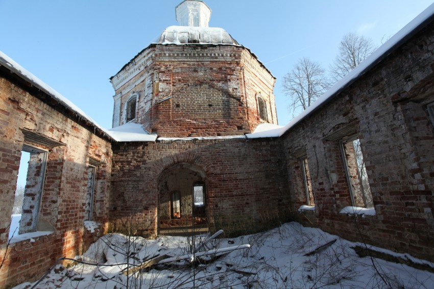 Церковь Троицы Живоначальной, Павлухино (Ярославский район, Ярославская область). интерьер и убранство