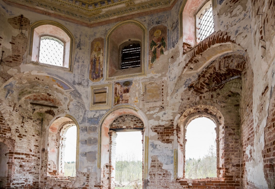 Церковь Троицы Живоначальной, Павлухино (Ярославский район, Ярославская область). интерьер и убранство