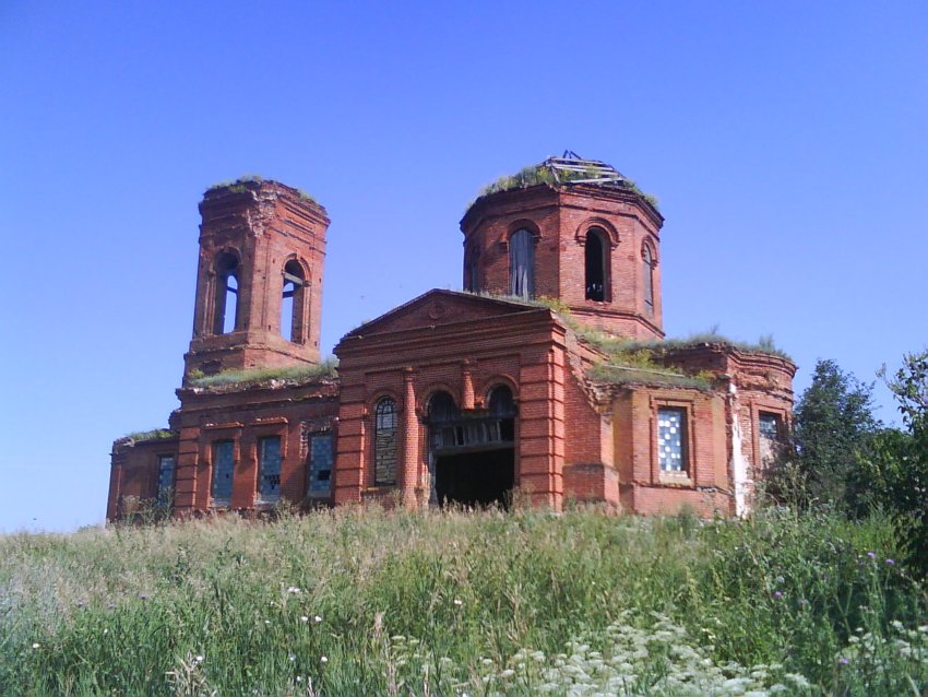 Архангельское. Церковь Михаила Архангела. общий вид в ландшафте, Вид на южную стену