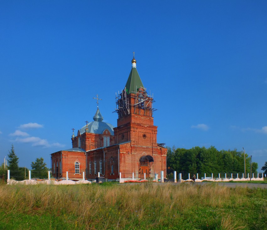 Домачи. Церковь Николая Чудотворца. общий вид в ландшафте