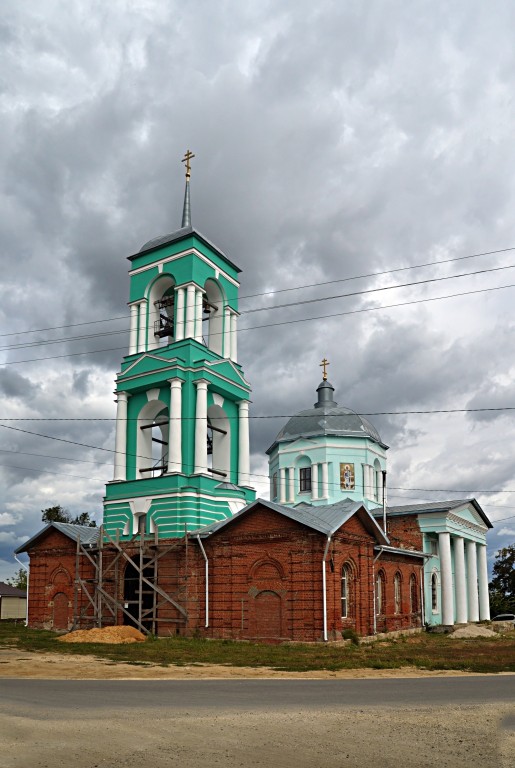 Волотово. Церковь Троицы Живоначальной. фасады, С отреставрированной колокольней