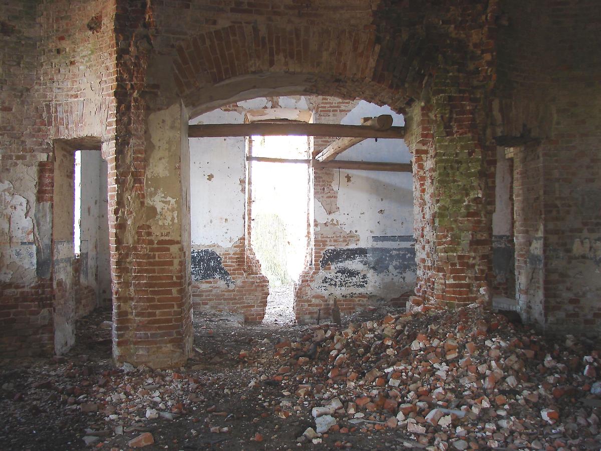 Вид на алтарь основной части, интерьер и убранство. Церковь Николая Чудотворца, Саранчино (Севский район, Брянская область)