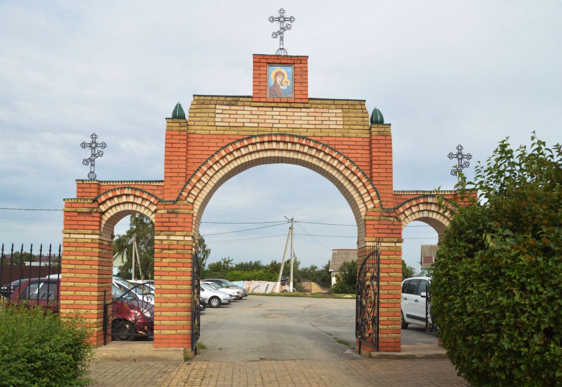 Церковь Рождества Пресвятой Богородицы, Ленино (Романово) (Липецкий район, Липецкая область). дополнительная информация, Входная группа