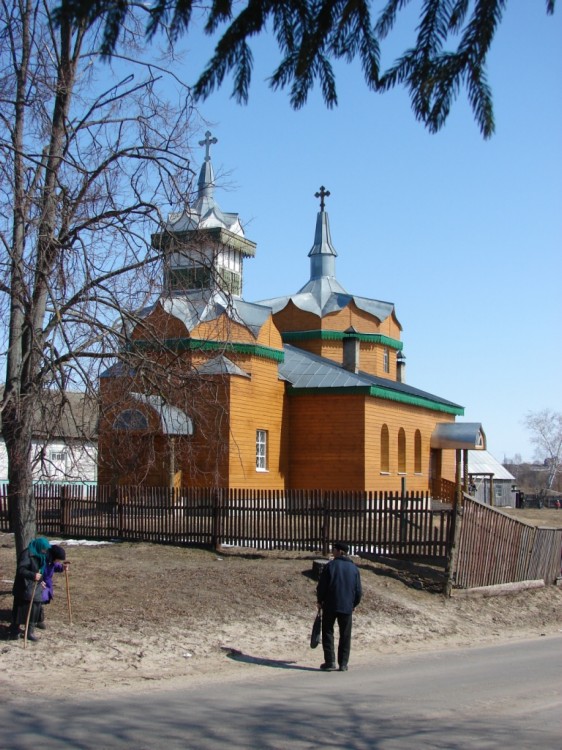 Церковь Троицы Живоначальной, Глоднево (Брасовский район, Брянская область). общий вид в ландшафте