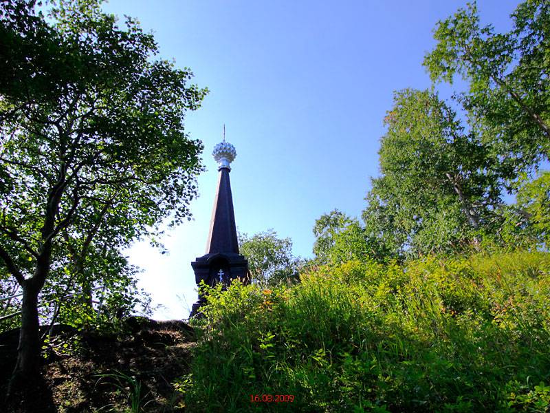 Петропавловск-Камчатский. Часовня в память павших 20 и 24 августа 1854 года. общий вид в ландшафте