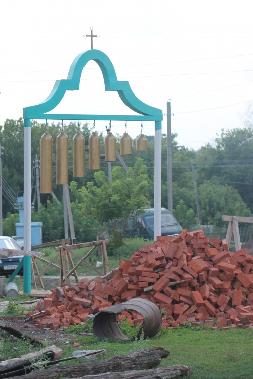 Злобино. Церковь Покрова Пресвятой Богородицы. общий вид в ландшафте, звонница