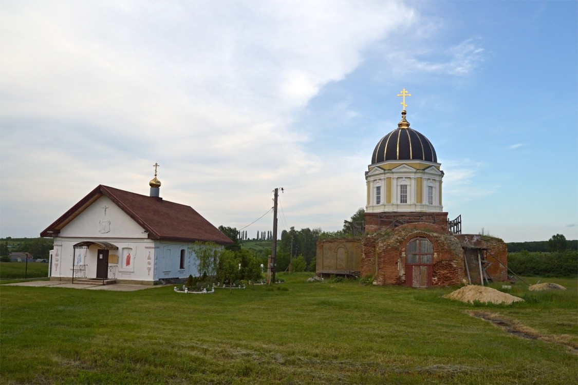 Озерки. Церковь Петра и Павла. фасады, Общий вид на ландшафте