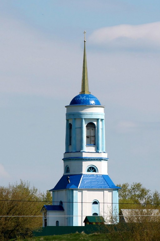 Церковь Димитрия Солунского, Урицкое (Тербунский район, Липецкая область). фасады, Вид от нового храма