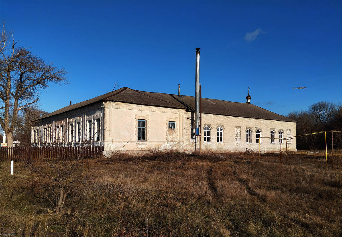 Церковь Космы и Дамиана (новая), Верхняя Мосоловка (Усманский район, Липецкая область). общий вид в ландшафте, Новое помещение Космодамиановского прихода.