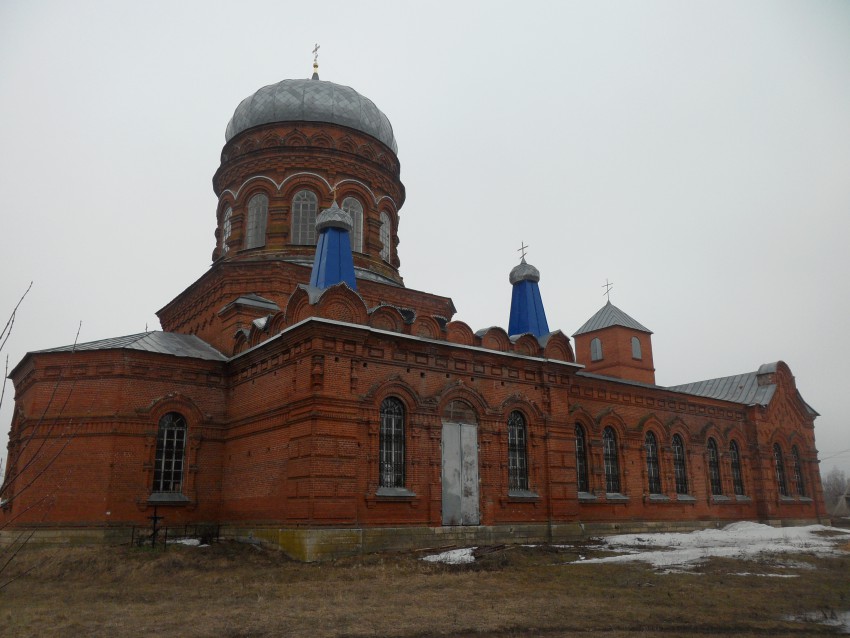 Воробьёвка. Церковь Михаила Архангела. общий вид в ландшафте
