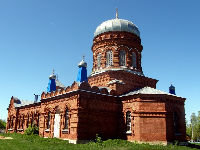 Воробьёвка. Церковь Михаила Архангела. общий вид в ландшафте