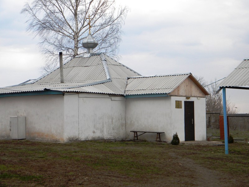 Церковь Марии Магдалины, Евгеньевка (Касторенский район, Курская область). общий вид в ландшафте, Малый зимний храм на территории храма.