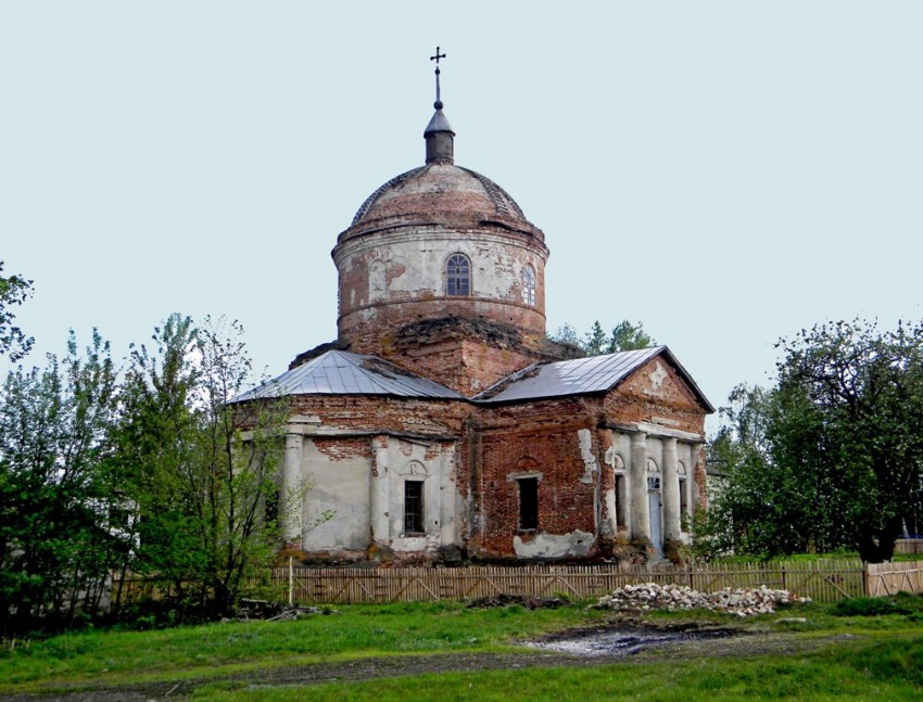 Церковь Димитрия Солунского, Средние Апочки (Горшеченский район, Курская область). общий вид в ландшафте