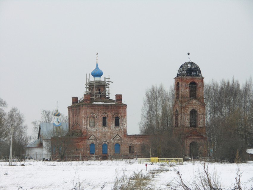 Пазушино. Церковь Воскресения Христова. общий вид в ландшафте