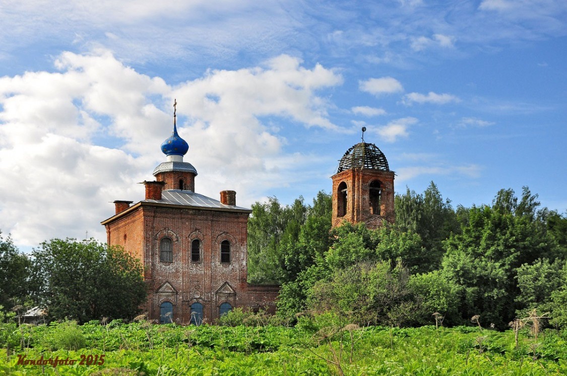 Церковь Воскресения Христова, Пазушино (Ярославский район, Ярославская область). фасады, С 2010г., внешних изменений реставрации не наблюдается.