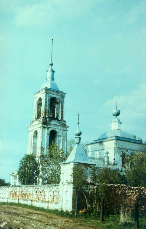 Красное. Церковь Казанской иконы Божией Матери. фасады, 1994