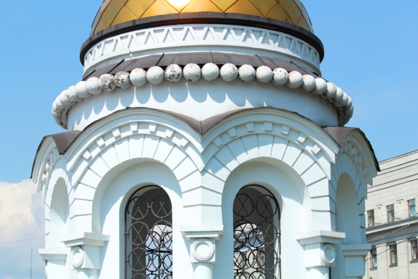Часовня Казанской иконы Божией Матери, Иркутск (Иркутск, город, Иркутская область). архитектурные детали, Фрагмент фасада часовни