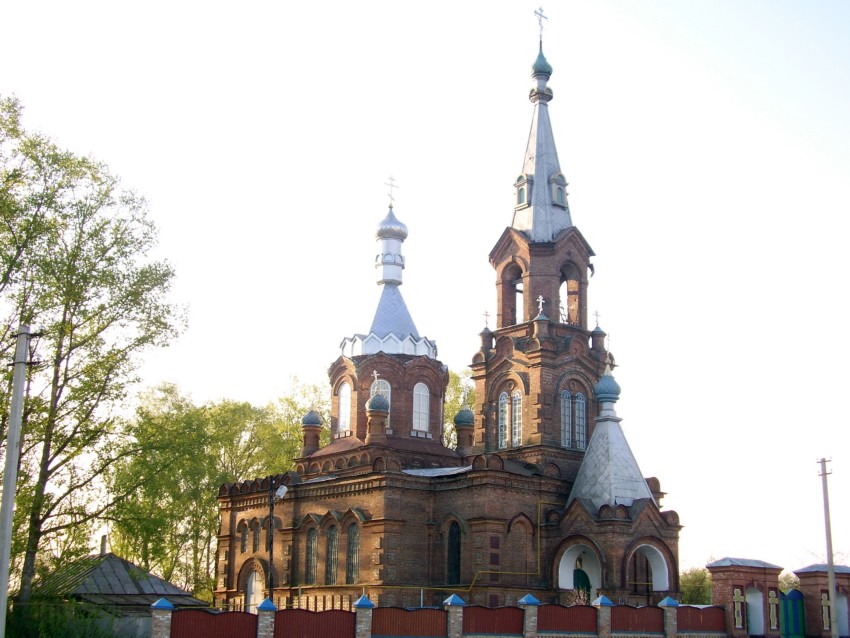 Церковь Троицы Живоначальной, Верхняя Груня (Кореневский район, Курская область). общий вид в ландшафте
