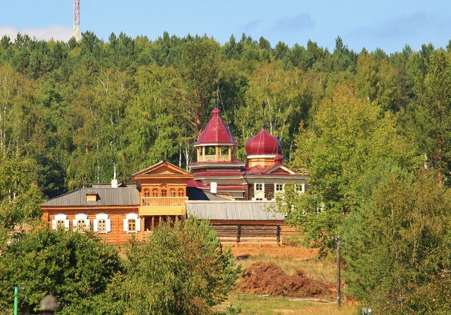 Тальцы. Церковь Троицы Живоначальной из с. Дядино Жигаловского района. фасады, Вид с территории музея-заповедника