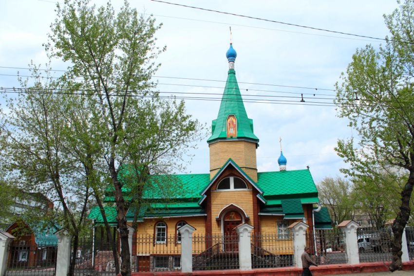 Церковь Ксении Петербургской и Иоанна Кронштадтского при Ивано-Матренинской детской клинической больнице, Иркутск (Иркутск, город, Иркутская область). общий вид в ландшафте, Вид с юга