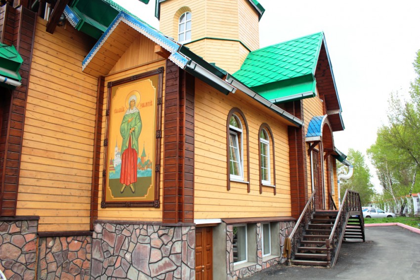 Церковь Ксении Петербургской и Иоанна Кронштадтского при Ивано-Матренинской детской клинической больнице, Иркутск (Иркутск, город, Иркутская область). фасады, Фрагмент южного фасада