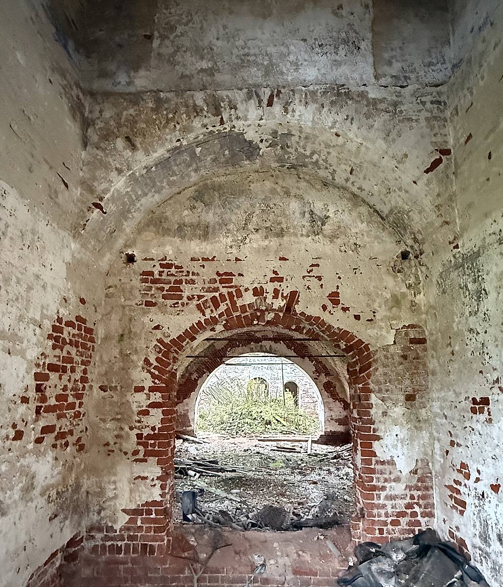 Притвор, вид с запада, интерьер и убранство. Церковь Николая Чудотворца, Ставотино (Гаврилов-Ямский район, Ярославская область)