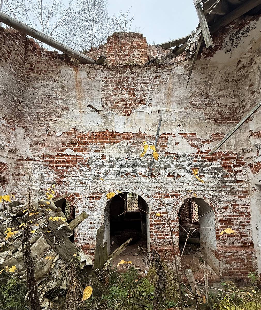 Восточная стена основного объема, интерьер и убранство. Церковь Николая Чудотворца, Ставотино (Гаврилов-Ямский район, Ярославская область)