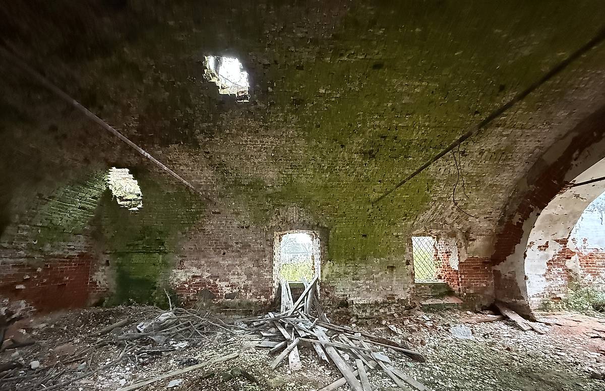 Северная стена трапезной, интерьер и убранство. Церковь Николая Чудотворца, Ставотино (Гаврилов-Ямский район, Ярославская область)